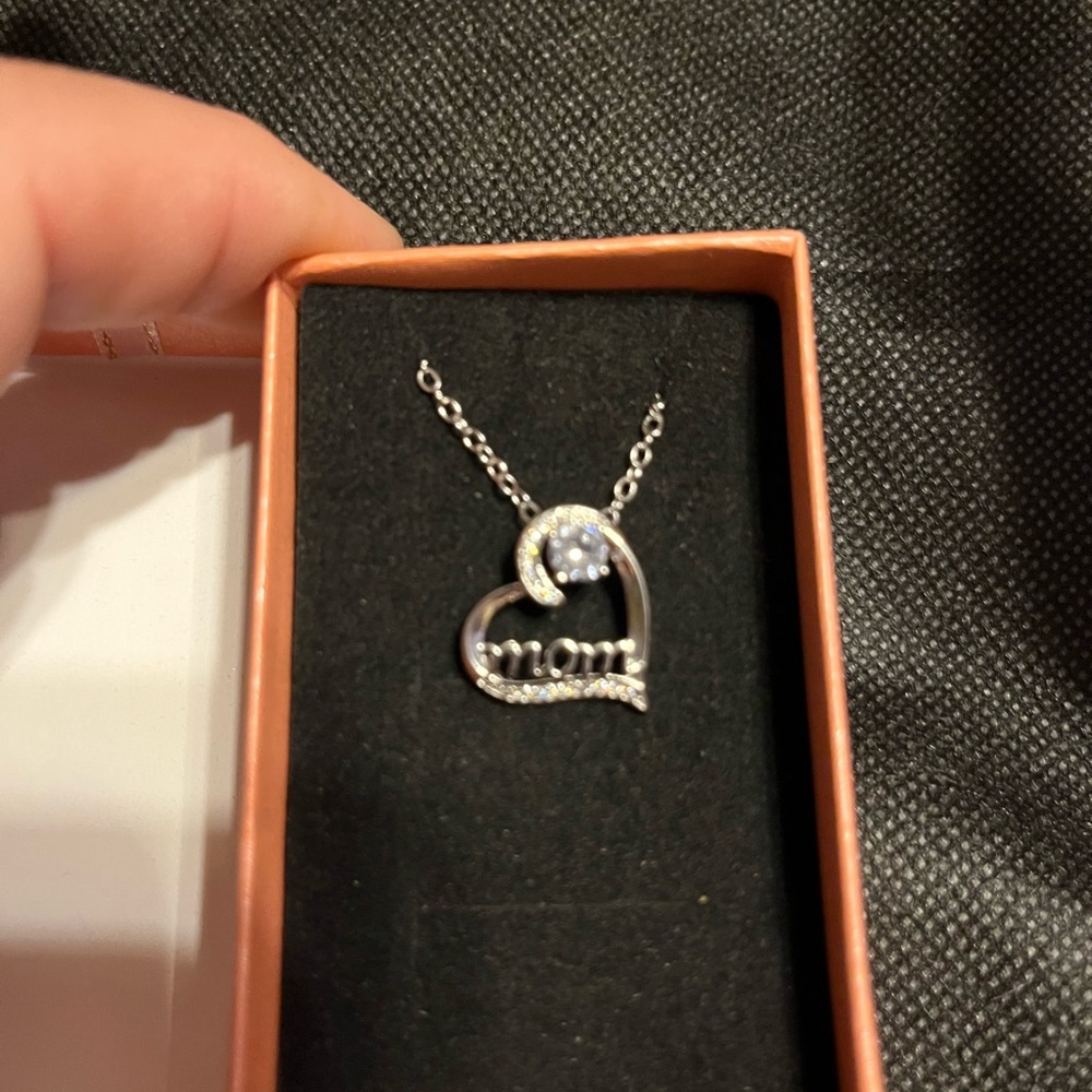 NIB Elegant “MOM” Silver tone Necklace with CZ’s